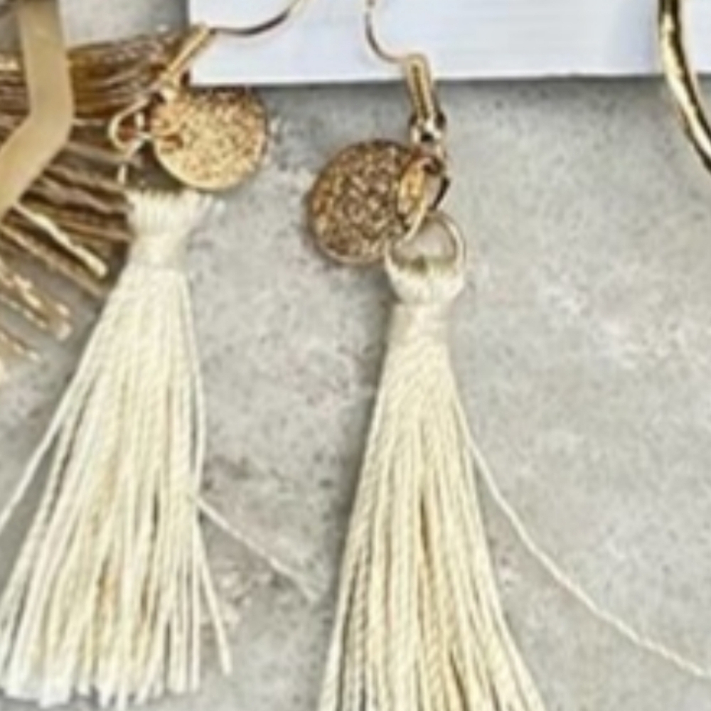 NEW Boho Goldtone Ivory Cream White Tassel Dangle Earrings Vintage Bohemian…